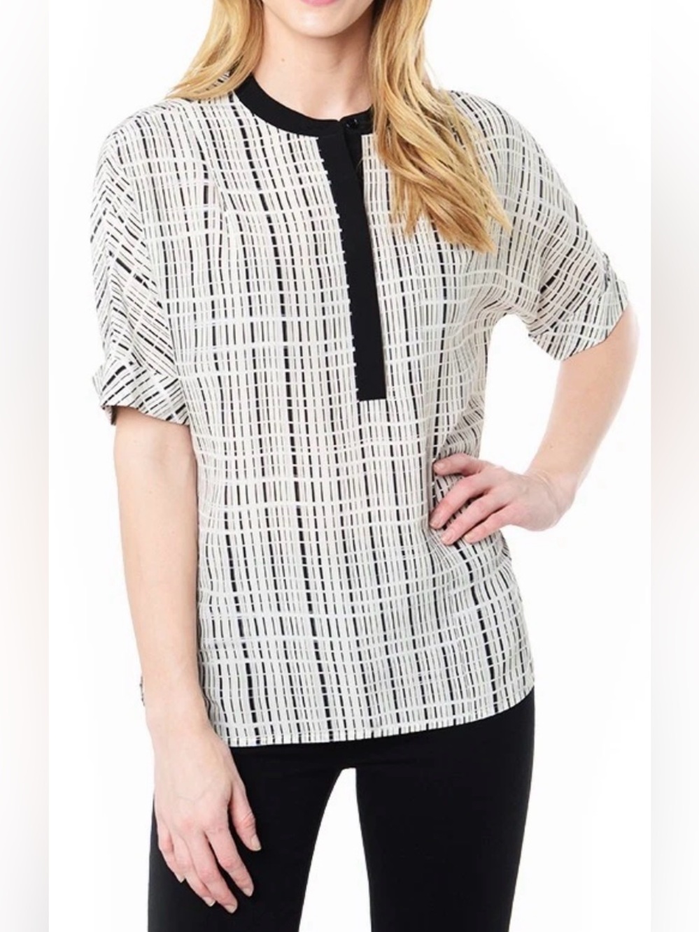 Vince Women’s V Neck Short Sleeve 💯 Silk Black And White Blouse Size 10 Sku#65